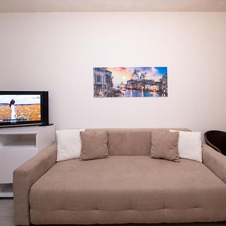 Apartment Studio Premier Rafailovici Exterior photo