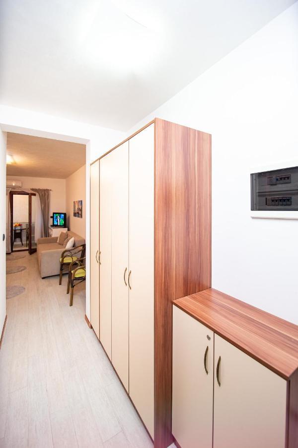 Apartment Studio Premier Rafailovici Exterior photo